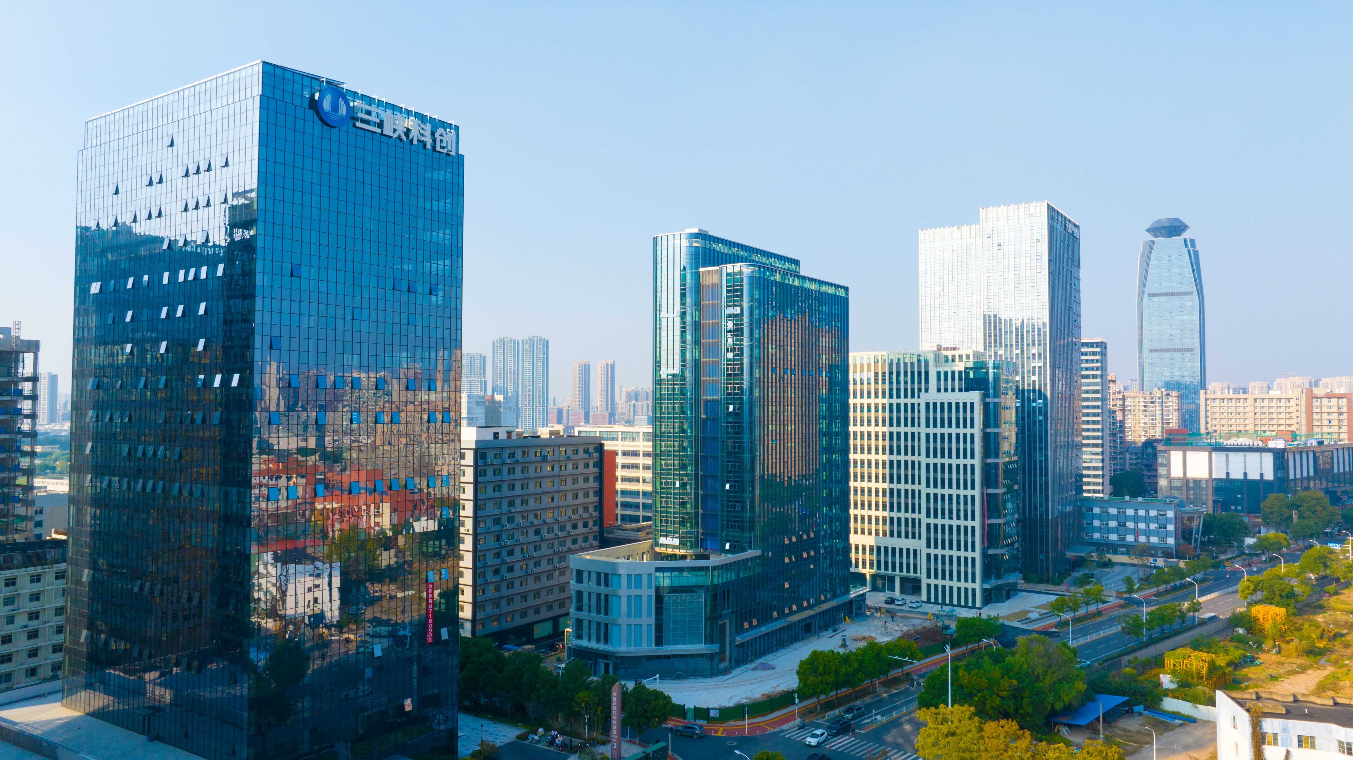 洪山南湖硅巷·环理工大创新街区开街